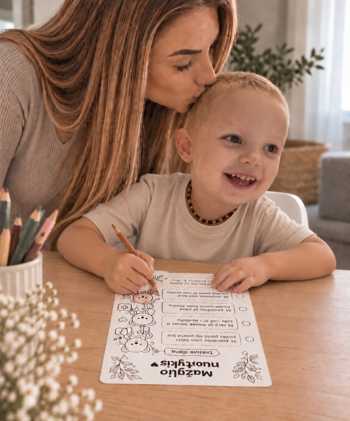 Mama ir vaikas kartu atlieka užduotį